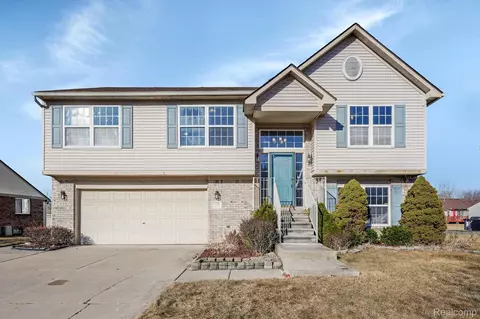 7970 Amber Dr, Romulus, MI 48174