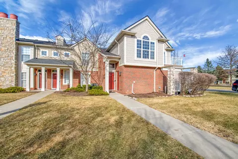 28211 Oakmonte Cir E, Lyon, MI 48165