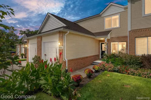 11313 Woodruff Lake Dr, Brighton, MI 48116