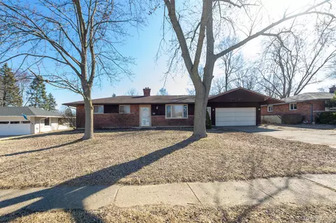 3734 Breaker St, Waterford, MI 48329