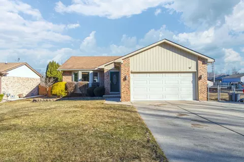15865 Toulouse, Fraser, MI 48026
