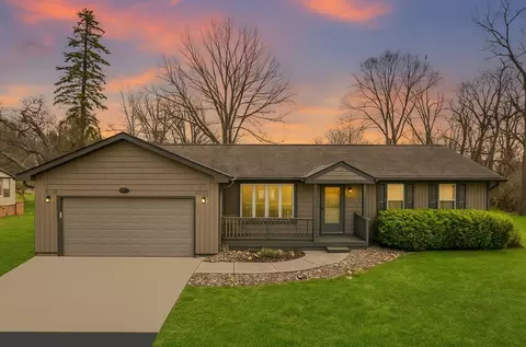 24746 Springbrook Dr, Farmington Hills, MI 48336