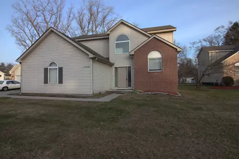 21846 Rose Hollow Dr, Southfield, MI 48075