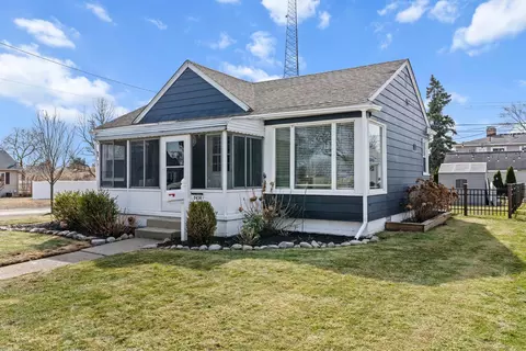 2436 Barrett Ave, Royal Oak, MI 48067