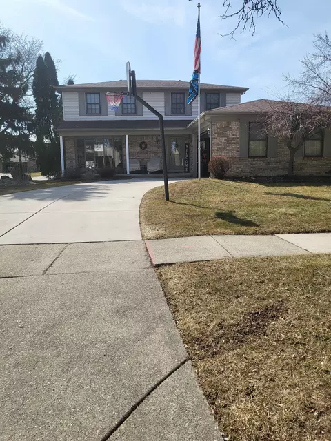 15654 Valerie Dr, Macomb, MI 48044