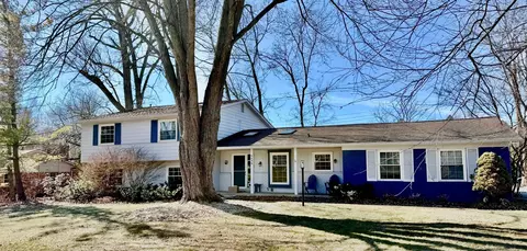 5698 Raven Rd, Bloomfield Hills, MI 48301