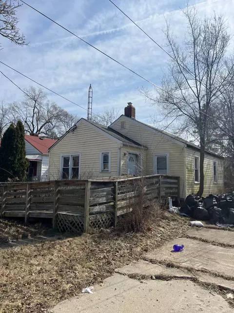 202 E Mcclellan St, Flint, MI 48505