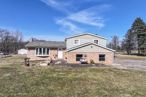 5486 W Lowe Rd, Howell, MI 48836