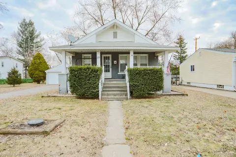 223 Renshaw Ave, Clawson, MI 48017