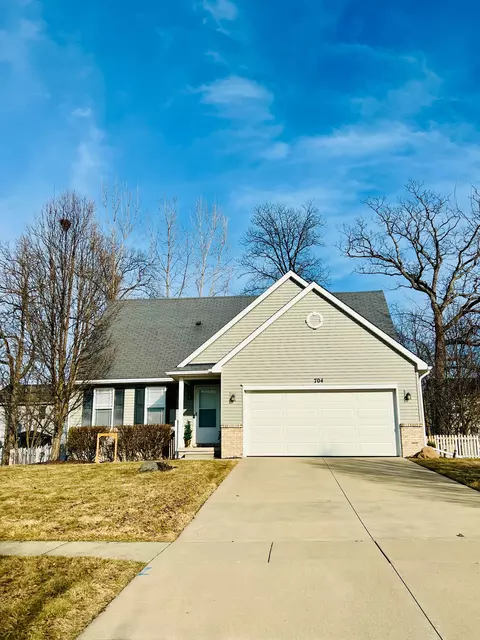 704 Haystack Dr, Linden, MI 48451