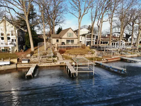 461 Bellevue Ave, Lake Orion, MI 48362