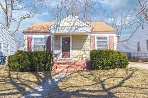 1725 Moorhouse St, Ferndale, MI 48220