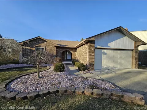 12267 Volpe Dr W, Sterling Heights, MI 48312