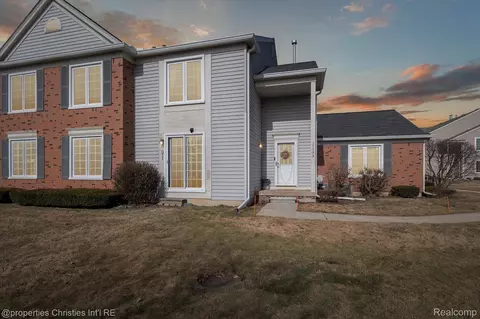 37532 Stonegate Cir, Clinton Township, MI 48036