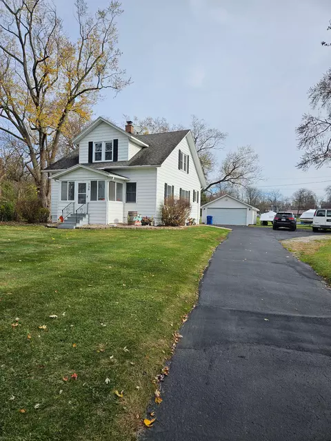 240 N Cass Lake Rd, Waterford, MI 48328