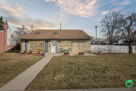 31012 Merritt Dr, Westland, MI 48185