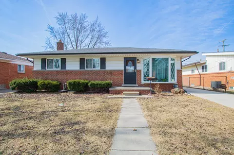 28817 Grant St, Saint Clair Shores, MI 48081