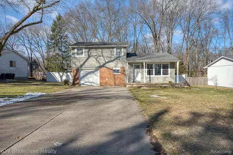 2430 Keith Rd, West Bloomfield, MI 48324