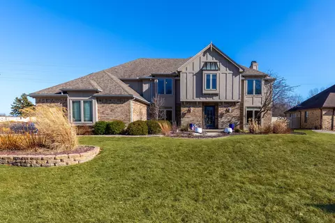 15058 Poplar Dr, Monroe, MI 48161
