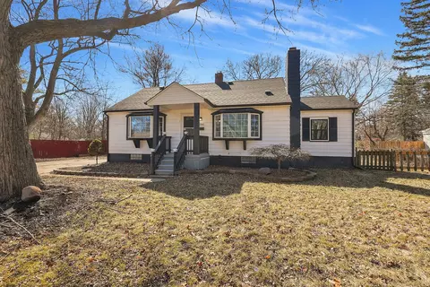 19966 Woodland St, Harper Woods, MI 48225