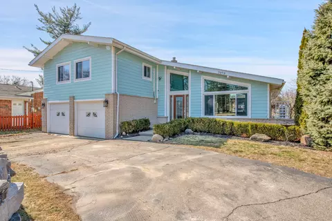 3919 Dill Dr, Waterford, MI 48329