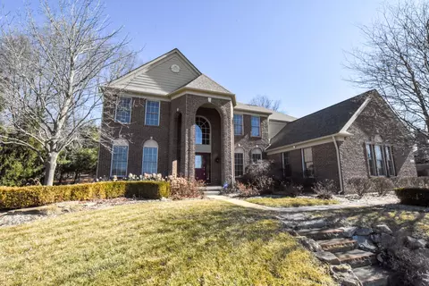 9037 Ridgefield Dr, Brighton, MI 48114