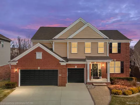 4569 Tanglewood Ln, Orion, MI 48359