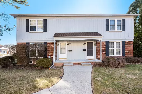 34141 Garfield Cir, Fraser, MI 48026