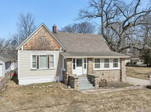 503 Elm St, Holly, MI 48442