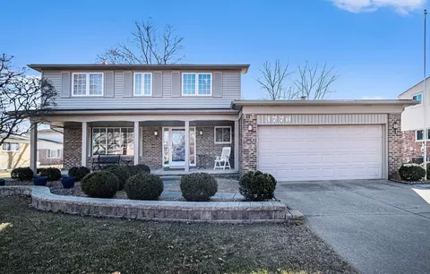 3776 Mark Dr, Troy, MI 48083