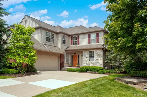 3845 Winding Brook Cir, Rochester Hills, MI 48309