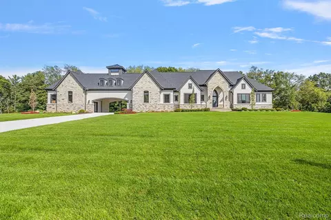 70501 Renata Crt Ct, Bruce Township, MI 48065