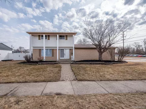 11833 Phyllis St, Taylor, MI 48180