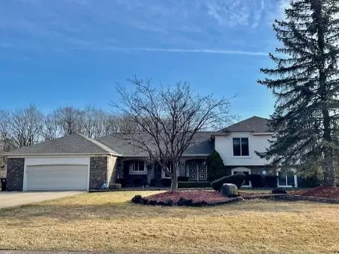 35183 Lancashire Rd, Livonia, MI 48152