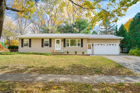 138 N Matthews St, Mason, MI 48854