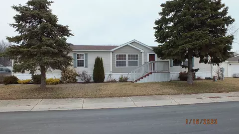335 Blackthorn Trl, Monroe, MI 48161