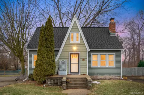 1260 Desiax Ave, Bloomfield Township, MI 48302