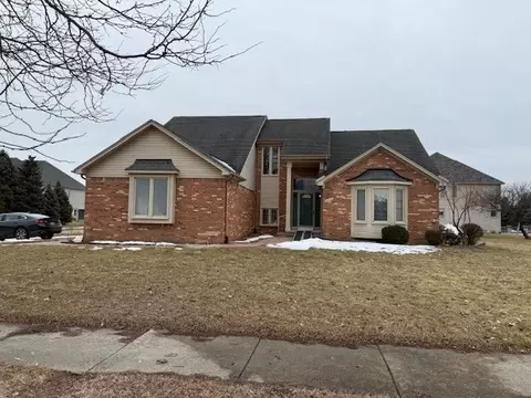 2042 S Forest Mead Dr E, Sterling Heights, MI 48314