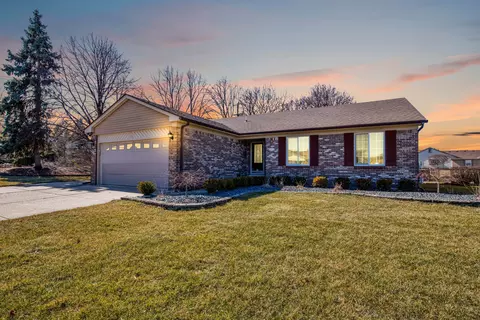 42185 Kingsley Dr, Clinton Township, MI 48038