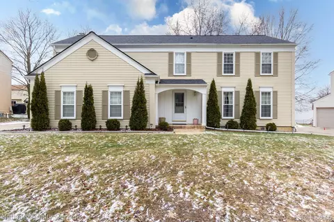 5474 S Piccadilly, West Bloomfield, MI 48322