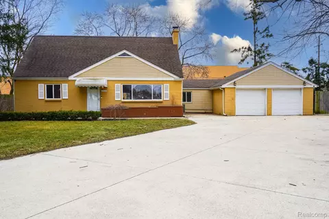 21865 S Tuller, Southfield, MI 48076