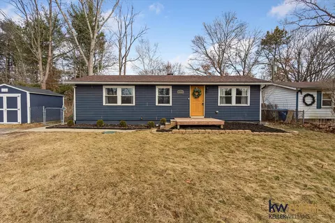 9660 Cooley Lake Rd, White Lake, MI 48386