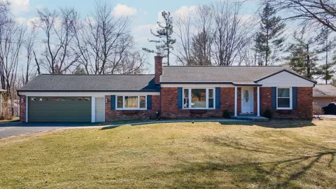 391 Elmhill Rd, Rochester Hills, MI 48306
