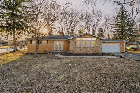 780 Bow Ln, Waterford, MI 48328