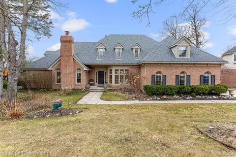 900 Andover Dr, Northville, MI 48167