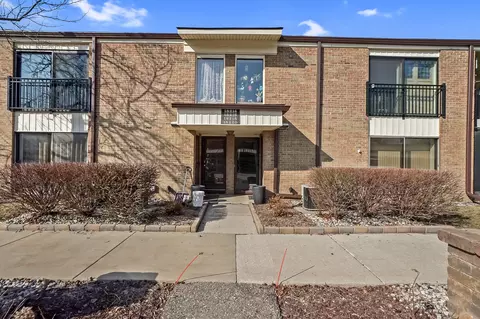 18218 University Park Dr, Livonia, MI 48152