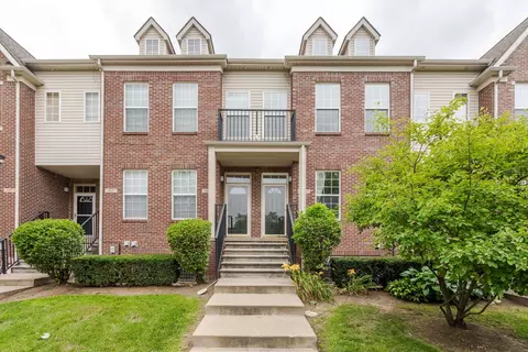 621 Summerfield Dr, Westland, MI 48185