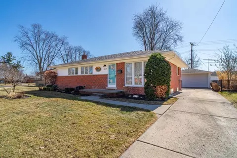 32471 Grinsell Dr, Warren, MI 48092