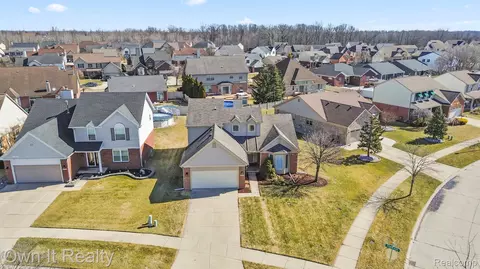 26799 Antique Rd, Woodhaven, MI 48183