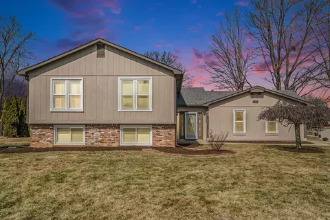 804 Dickson Ln, Rochester Hills, MI 48307